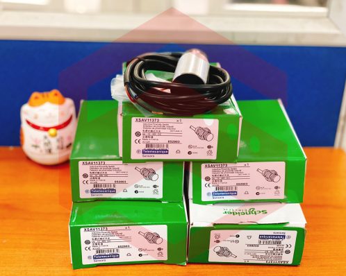 Cảm biến SHNEIDER XSAV11373